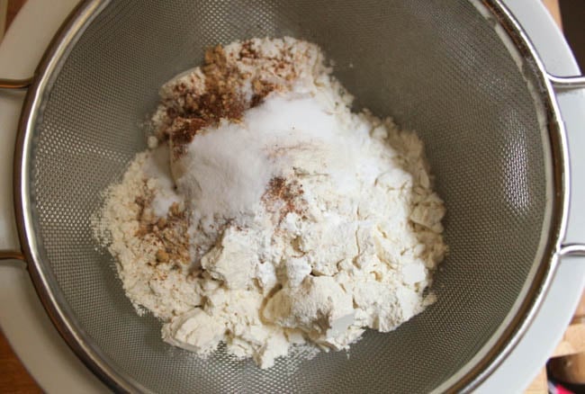Carrot-cake-whoopie-pies-with-maple-cream-cheese-frosting-step-3