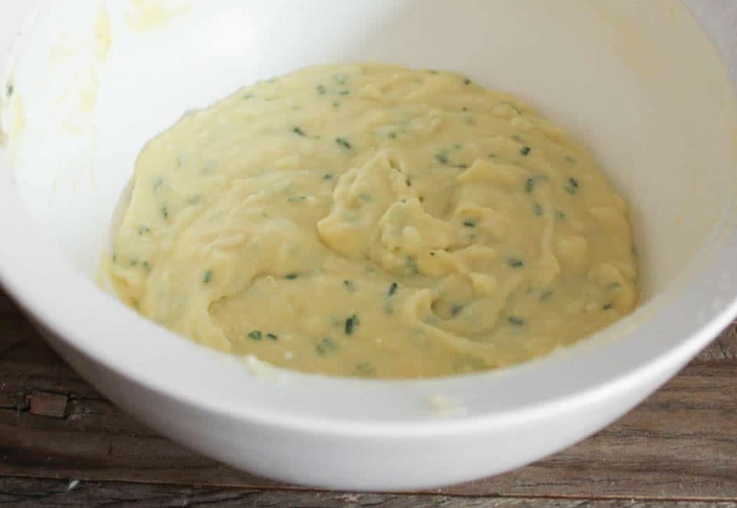 Mashed-potato-pancakes-with-goat-cheese-and-chives-step-3