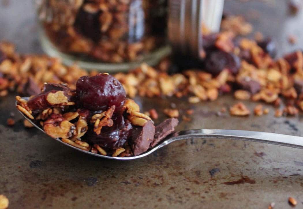 dark-chocolate-cherry-granola-with-crunchy-quinoa-vegan-gluten-free-4