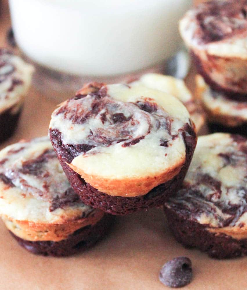 Chocolate-Chip-Cheesecake-Swirl-Brownie-Bites-2