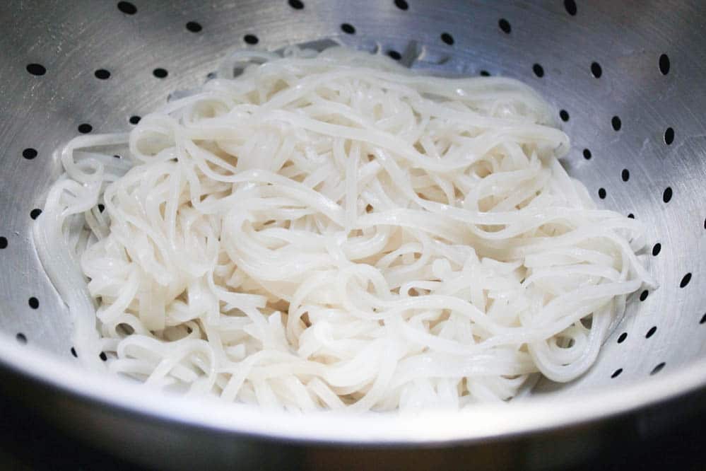 Brown-Rice-Noodle-Soup-With-Spicy-Pork-and-Kale-Step-8