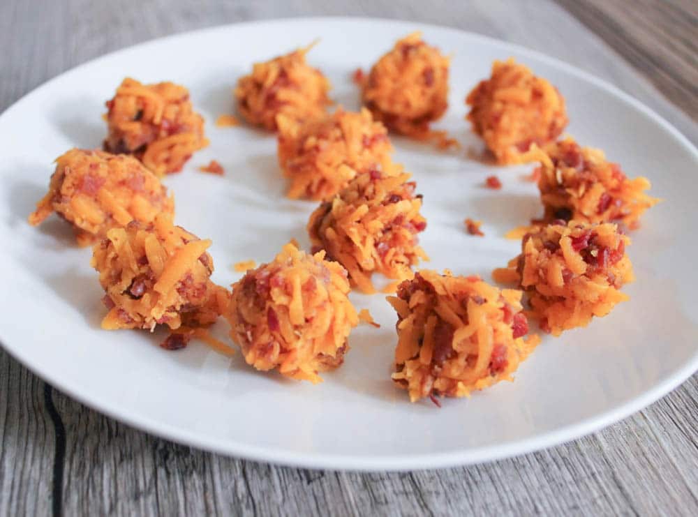 Bacon-and-smoked-cheddar-stuffed-cheeseburger-sliders-with-jalapeno-relish-step-3