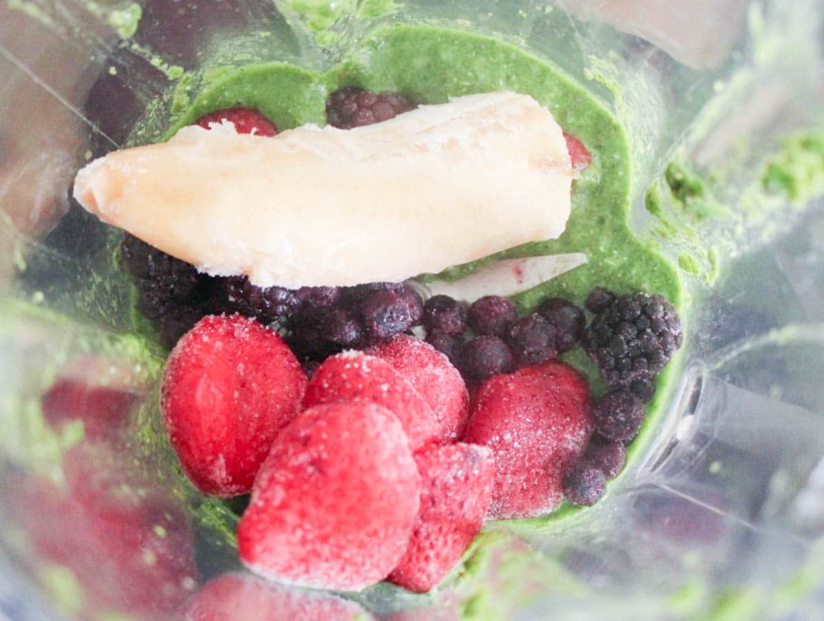 Vegan-Berry-Green-Smoothie-Bowls-with-fruit-and-granola-step-2