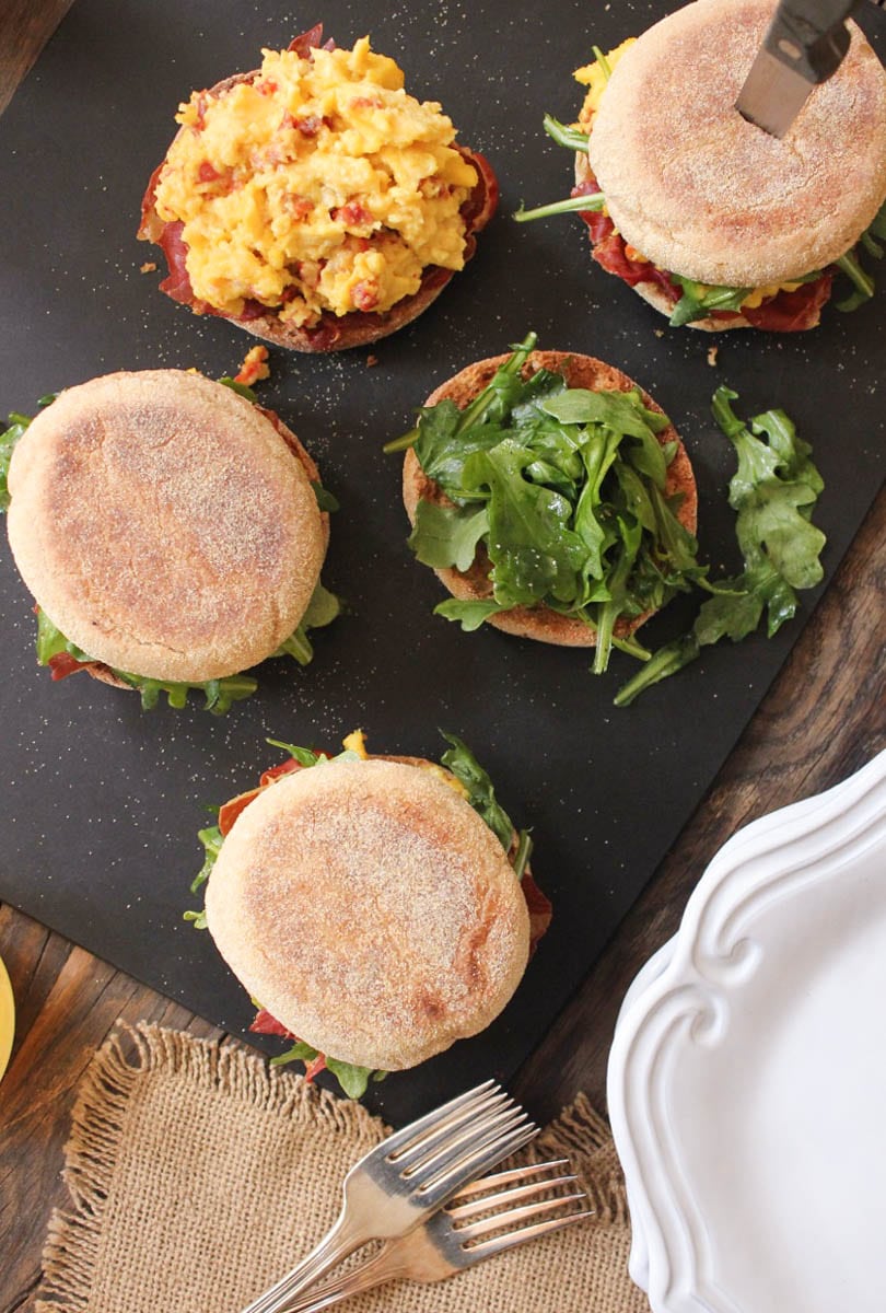 Domesticate-Me-goat-cheese-and-sun-dried-tomato-egg-sandwiches-with-crispy-prosciutto-2