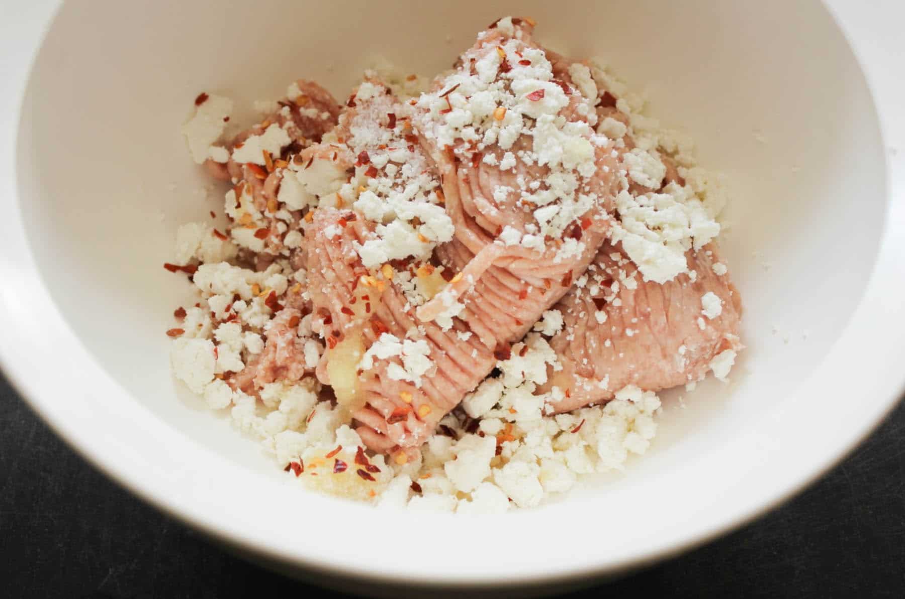 chicken-and-goat-cheese-burgers-with-peaches-corn-and-cherry-tomatoes-step-1