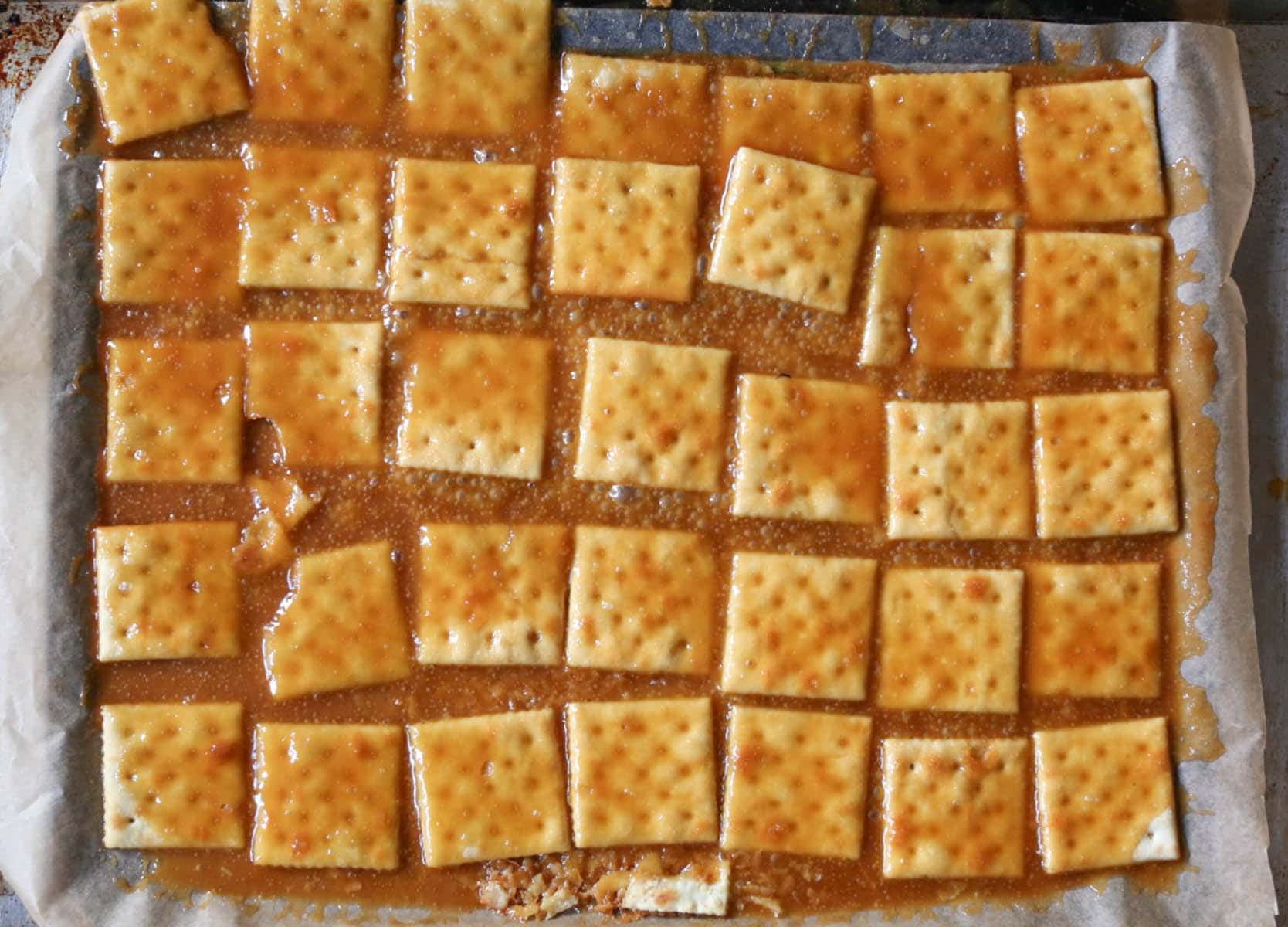 Fully-Loaded-Toffee-Saltines-step-3