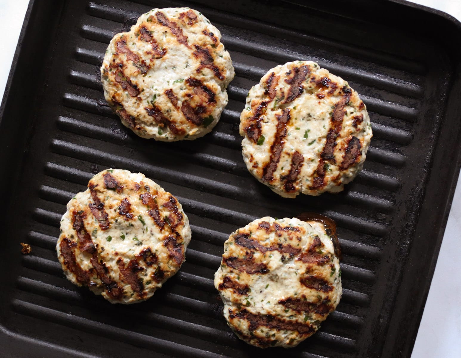 grilled-turkey-kofta-burgers-with-yogurt-harissa-sauce-step-4